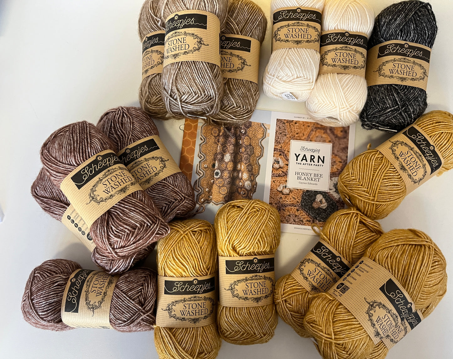 Yarn the After Party 008 Honey Bee Blanket Crochet Kit